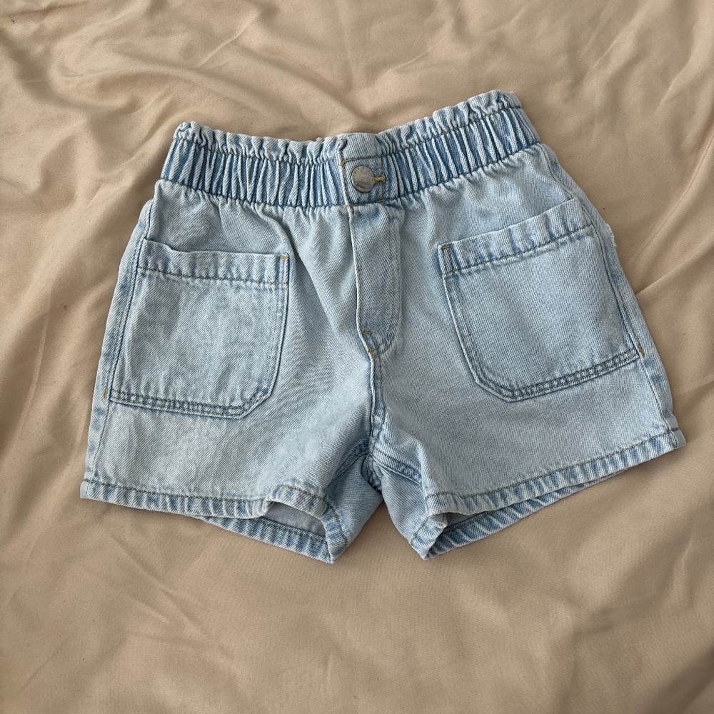 H & M Light Pull On Pocket Front Denim Shorts Size 6